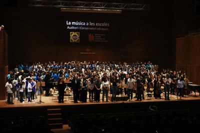 En la cantata ha participat l’Orquestra Simfònica del Conservatori Municipal de Música de Lleida, dirigida per Dolors Ricart, així com professors i p….