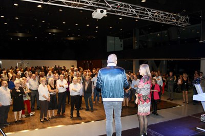 El paer en cap, Fèlix Larrosa, ha assistit a la primera sessió i ha anunciat que estudiaran la possibilitat que siguin setmanals enlloc de mensuals c….