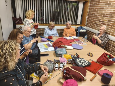 A la Guia d'Activitats 2025-26 s'inclouen diversos tallers vinculats a la costura, labor de retalls (patchwork) o ganxet, entre d'altres (foto d'arxi….