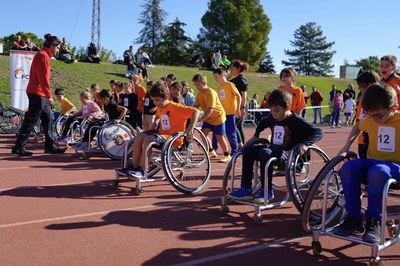 Una de les proves era experimentar com és una cursa amb cadira de rodes.