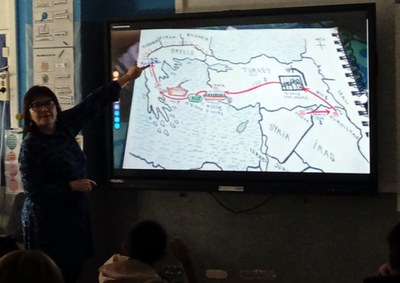 -Les sessions s’adrecen a alumnes de 10 a 14 anys i fan un recorregut pels conflictes actius, perquè prenguin consciència i valorin la importància de….