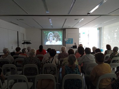 El cinefòrum és una de les activitats del programa "Vivim l'estiu".
