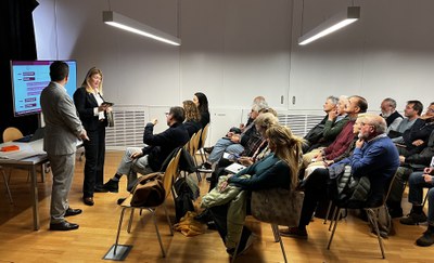 La tinenta d'alcalde Begoña Iglesias i el regidor Roberto Pino han participat en el taller participatiu d'aquest dijous sobre el POUM..