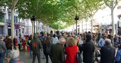 Actuacions musicals tot el dia a la rambal de Ferran amb motiu de Sant Jordi..