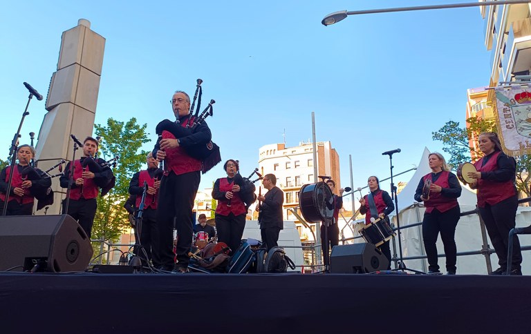 Toxos e Xestas & T-Folk, aquesta tarda, a la plaça de Ricard Viñes.