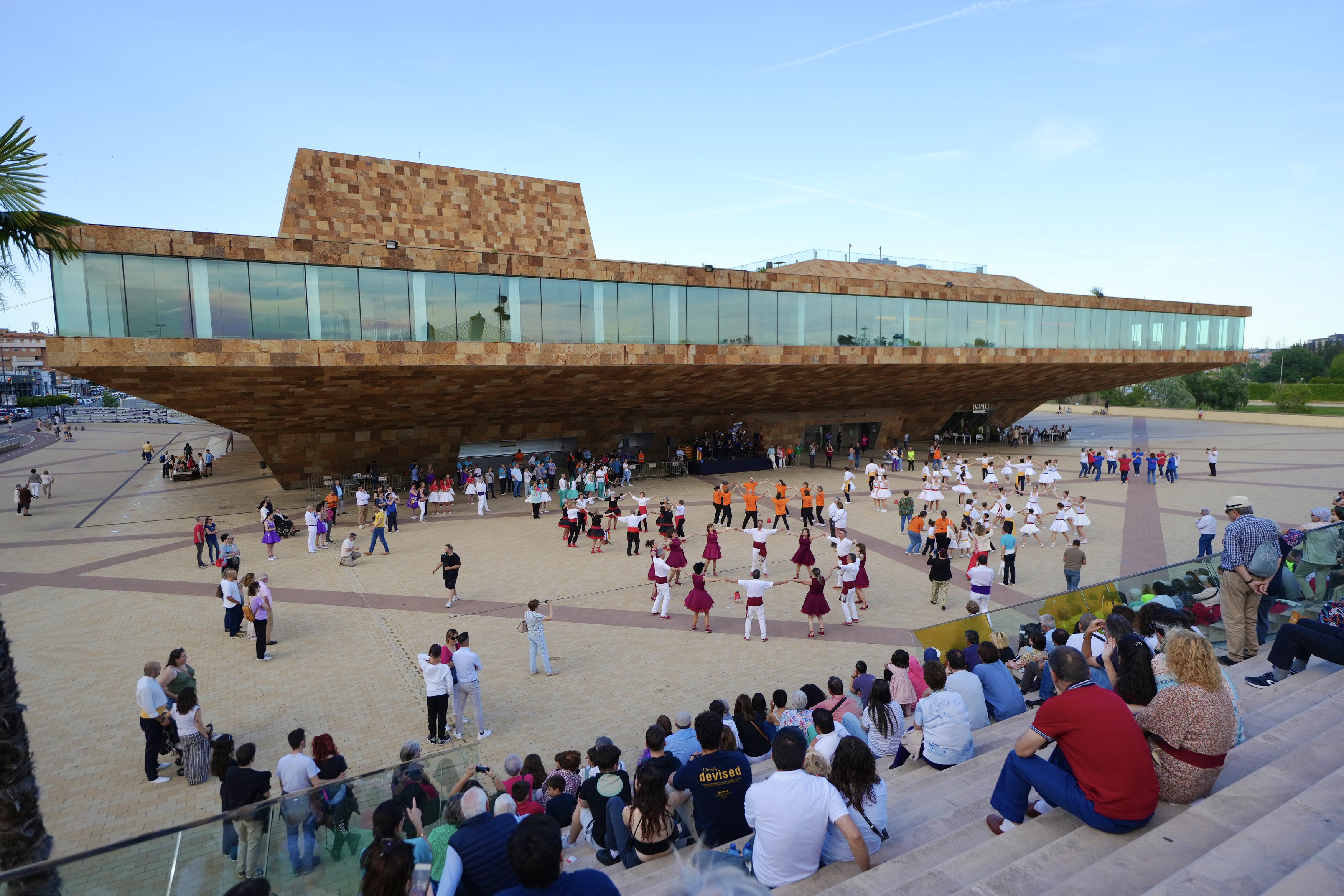 74è concurs de colles sardanistes de Lleida a la plaça de la Llotja.