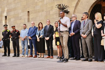 El regidor de Cooperació, Jackson Quiñónez, ha donat públicament el condol a la família de la jove en nom de l'Ajuntament de Lleida.