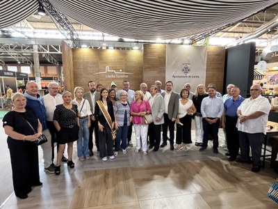 El regidor Roberto Pino ha rebut a l'estand de la Paeria representacions de la FAV i de la Federació de Cases Regionals.