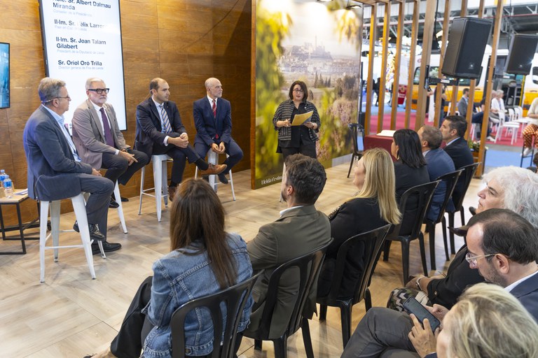 Una conversa entre Larrosa, Dalmau, Oró i Talarn, moderada per Anna Sàez, per cloure la fira