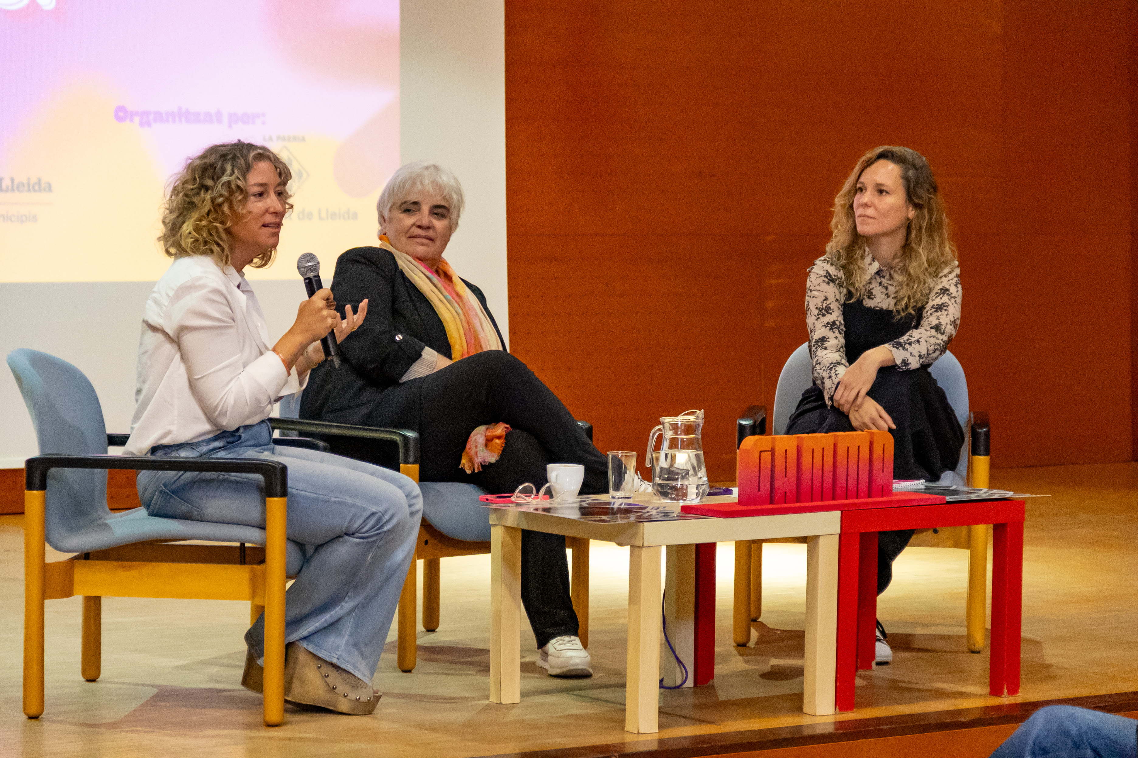 La presentació ha anat a càrrec de Pilar Bosch, regidora de Cultura; Carme Valls, regidora de Balàfia; i Lily Brick, directora