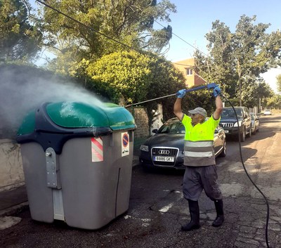 Tasques de neteja de contenidors.
