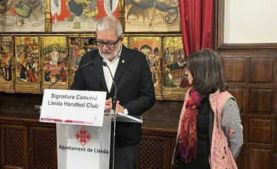 Signatura aquest dimarts del conveni entre la Paeria i l'Handbol Lleida per a l'ús de l'Onze de Setembre..