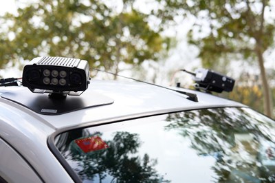 Detall de les càmeres instalades al sostre del vehicle.