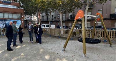 Nous jocs infantils a la plaça de les Cases Regionals, al barri de Balàfia..