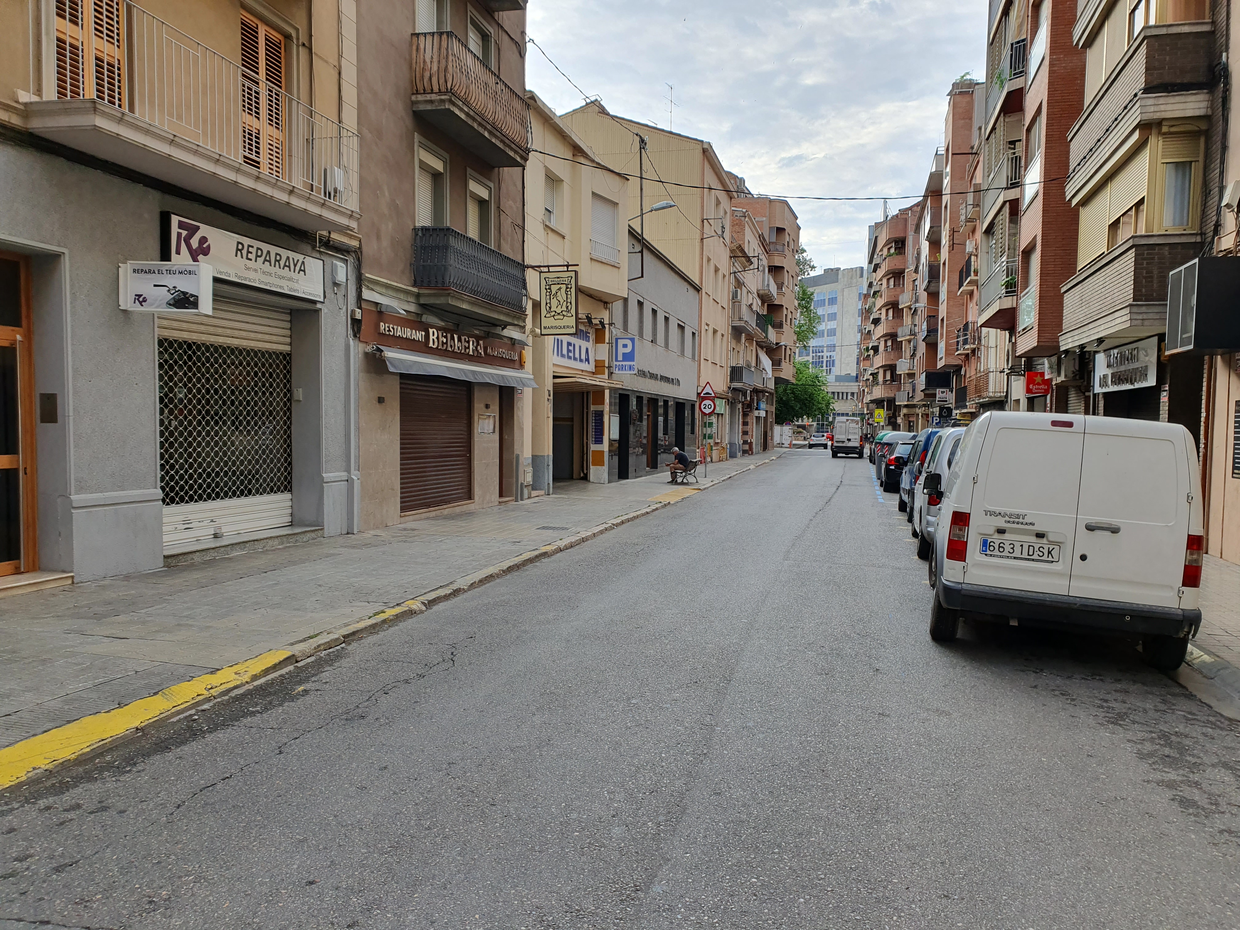 Vista del tram de carrer de Bisbe Ruano a la plaça Pau Casals, on s'actua