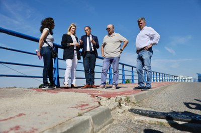 Un moment de la visita a la infraestructura, que serà renovada.