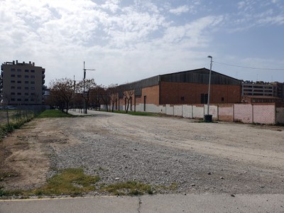 Aquest tram de carrer fins a Camí de Picos, que ara no té nom, s'urbanitzarà i es dotarà de serveis.