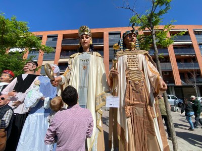 Al matí s'ha fet la plantada de gegants i gegantes que s’ha fet a la plaça dels Ferroviaris.
