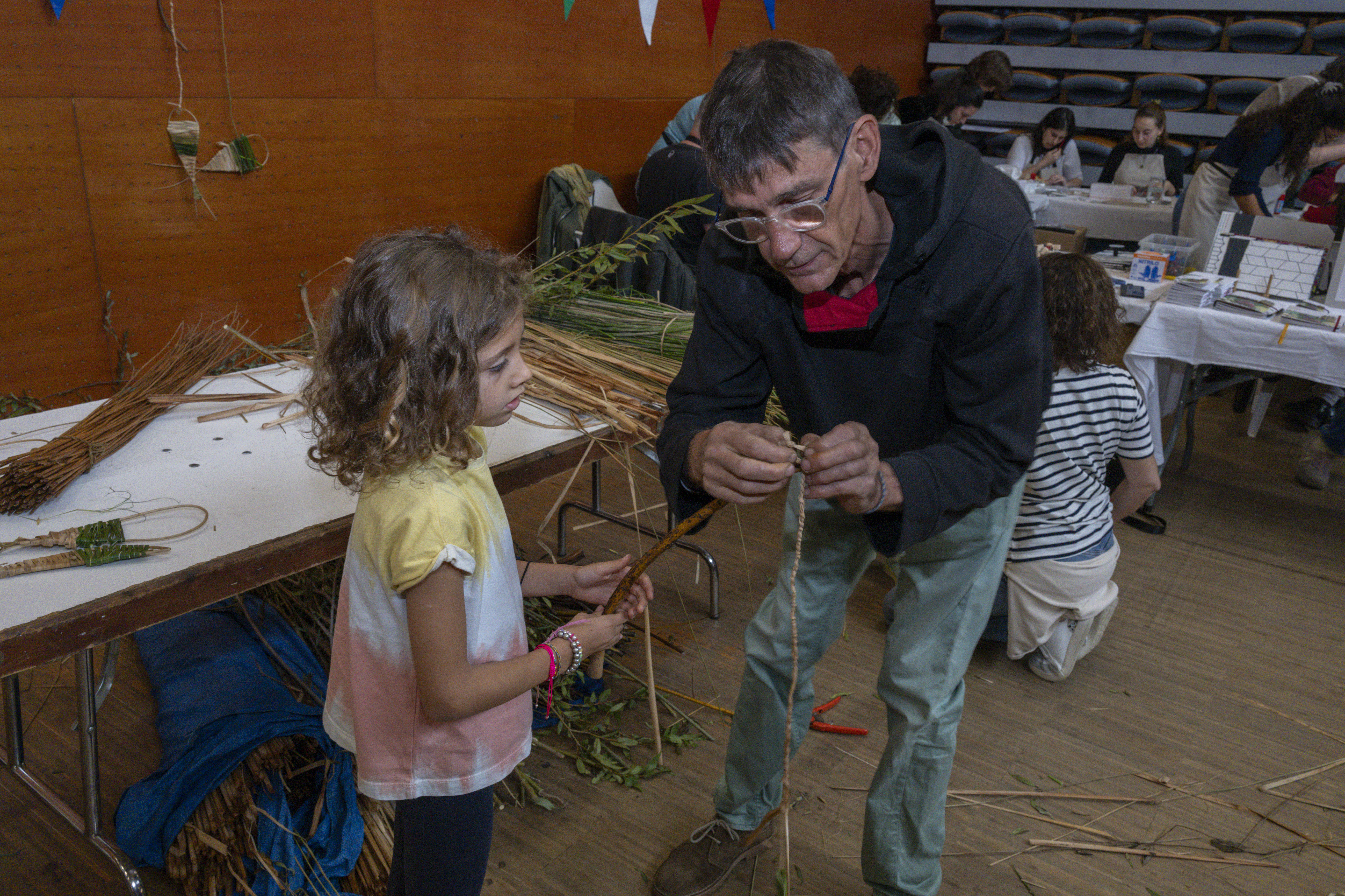 L'activitat “Elements del bosc” ha aplegat bona part dels infants i les seves famílies