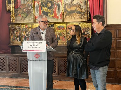 L'alcalde Fèlix Larrosa durant la presentació del Pessebre Vivent, acompanyat de Galiano i Molins.