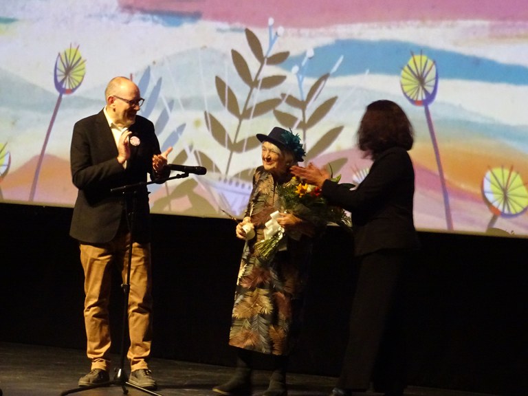 Rutllant i López han fet entrega del guardó del Premi Trajectòria de l'Animac 2023