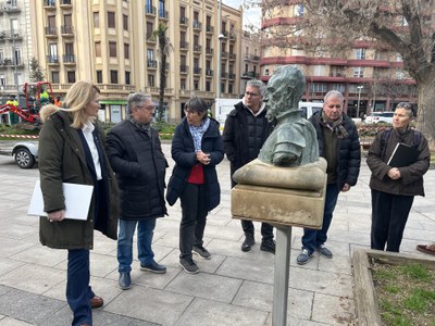 Iglesias ha explicat els detalls de l’acció de millora de senders verds a representants del veïnat del barri.