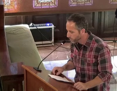 El caporal Ivan Estévez ha exposat la moció per instar al govern de la Generalitat de Catalunya a reconsiderar el tancament de la seu dels GRAF de Ll….