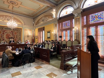 Una portaveu del CIEMEN presenta una moció per a la commemoració i record del Genocidi Armeni.