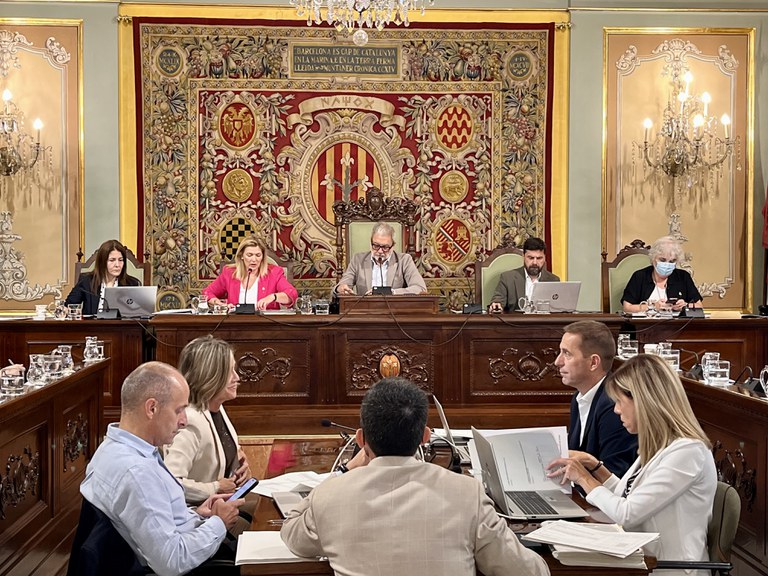 L'alcalde, les tinentes i el tinent d'alcalde, durant el Ple