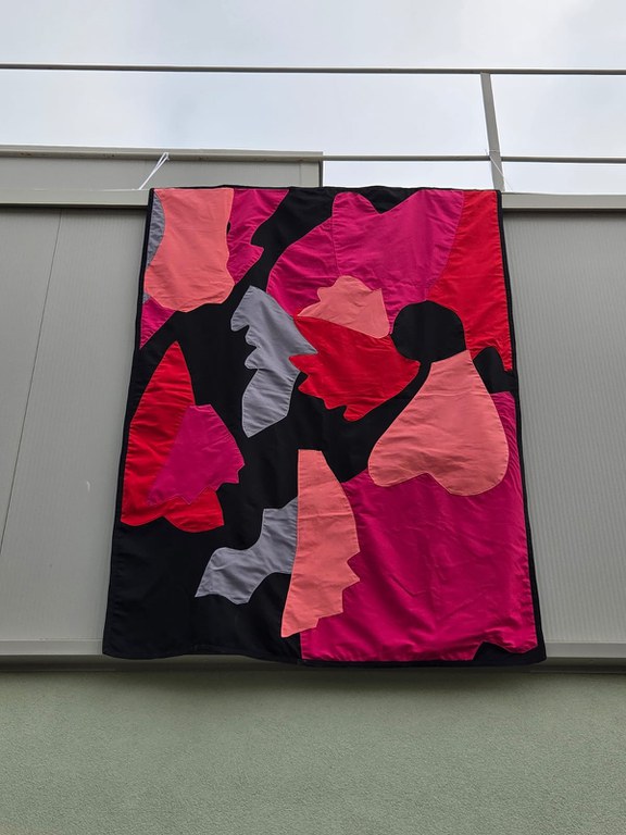 Un dels tapissos que han cosit les usuàries