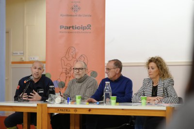 Un representant dels bombers també ha participat en la trobada.