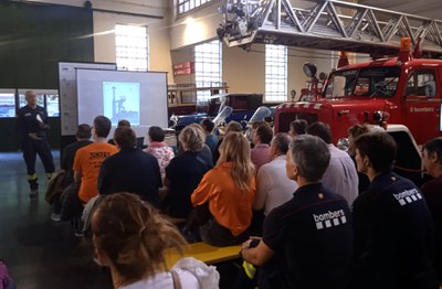 Al Roda Roda Museu de l’Automoció de Lleida, xerrada “El cos de bombers de Lleida”, a càrrec de Leonard Jové, bomber i historiador, sobre la història….