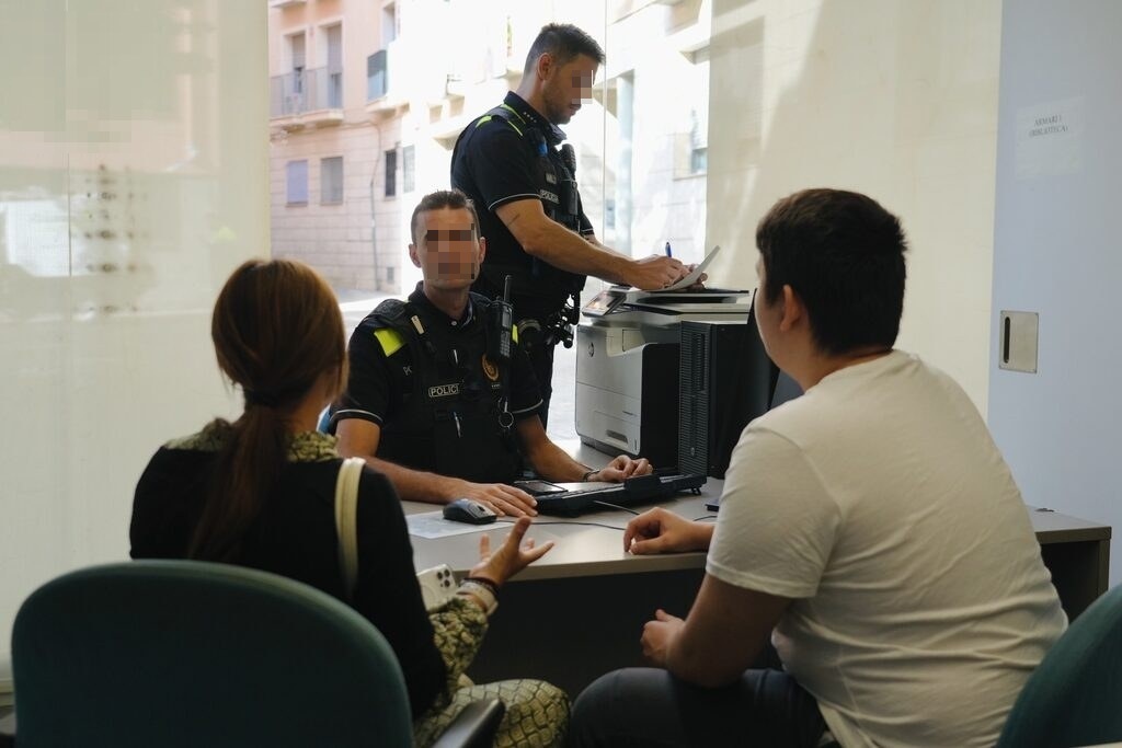 Es presta atenció presencial de la Guàrdia Urbana al Centre Cívic del barri de dilluns a divendres d’11 a 12 h i de 17 a 18 h