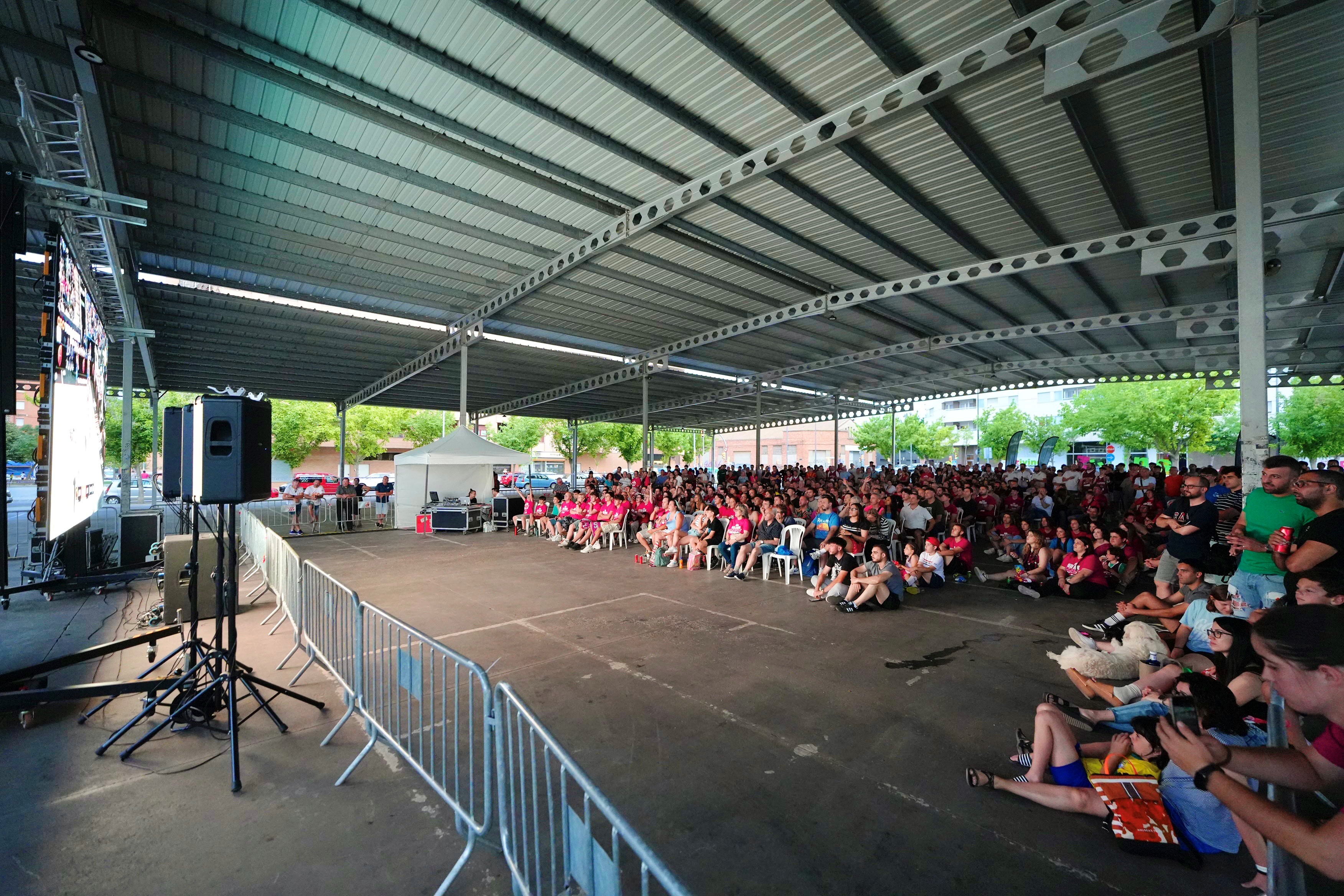 L'espai habilitat per l'Ajuntament de Lleida ha estat ple de gom a gom per seguir la victòria del Força Lleida.