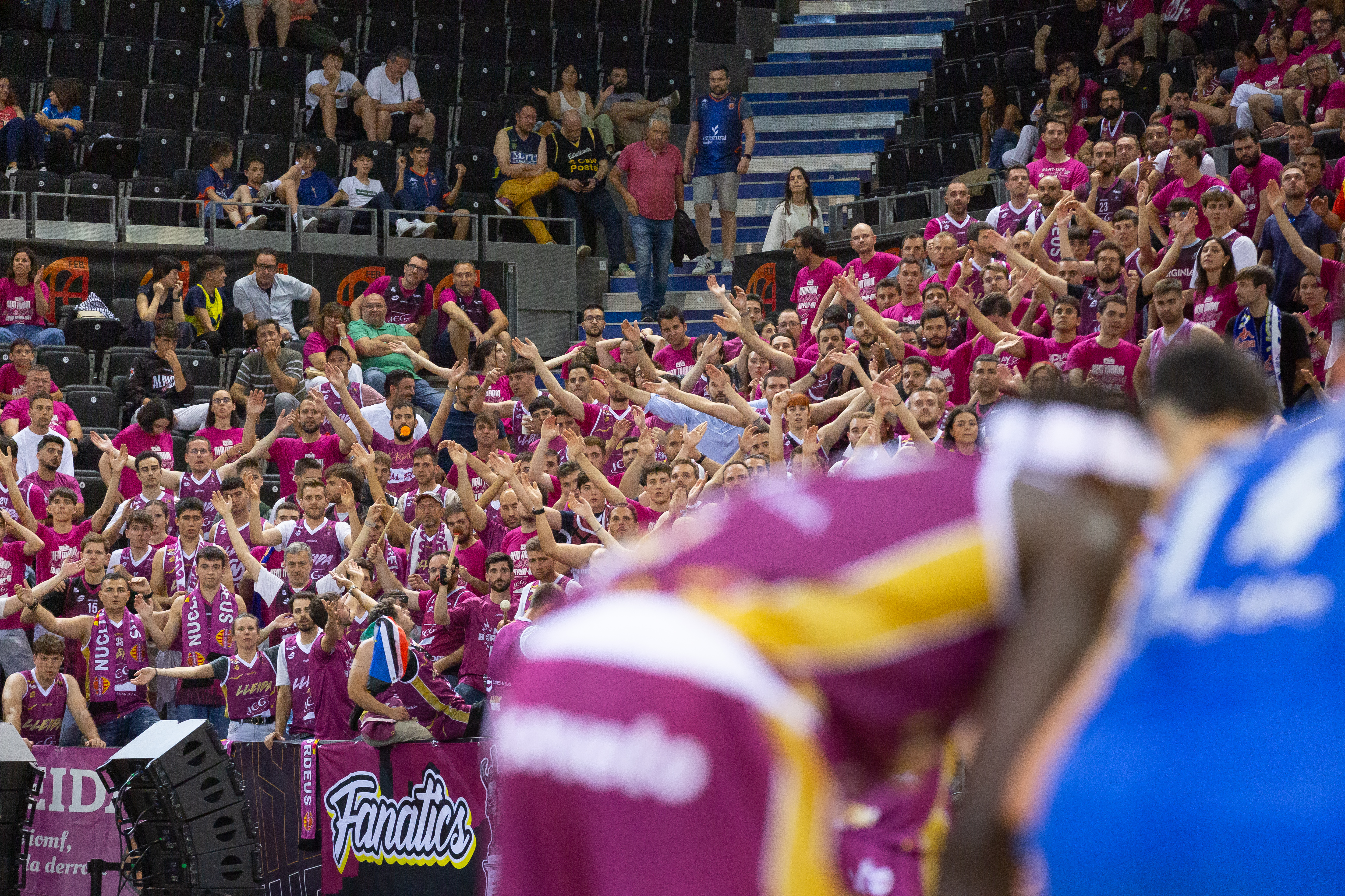 Milers d'aficionats lleidatans han donat suport a l'ICG Força Lleida al Madrid Arena.