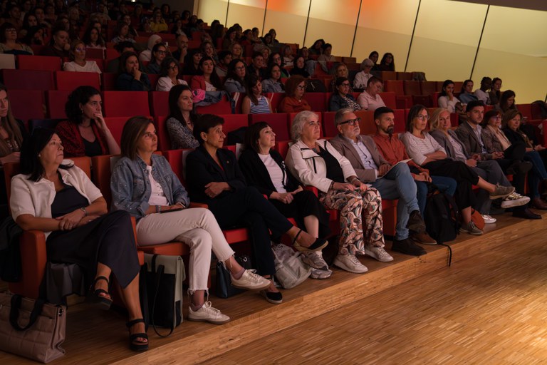 A la jornada sobre prostitució, hi han assistit unes 300 persones, entre elles, diversos regidors i regidores