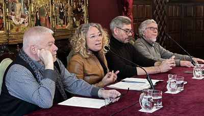 La regidora de Cultura, Pilar Bosch, el director de l'IEI, Andreu Vàzquez, i els secretaris dels jurats dels dos premis, Ramon Sistac i Josep Borrell.
