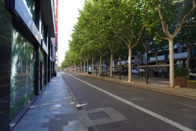 Aquesta és la vorera de la rambla que s'ampliarà.