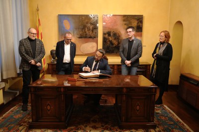 El conseller de Territori, Juli Fernàndez, ha visitat Lleida on ha mantingut una trobada institucional amb l'alcalde i la delegada del govern, Montse Bergés..