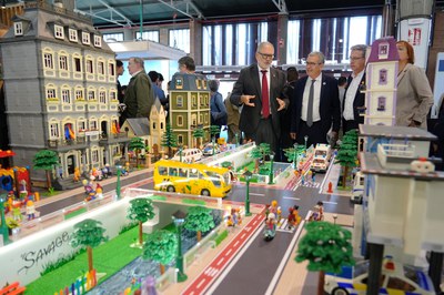 L'estand de Paeria a Municipàlia, amb una maqueta de Playchic..