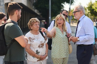 Un moment de la visita de Larrosa a Pardinyes.