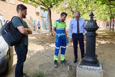 Larrosa ha visitat les tasques de manteniment dins del Barri a Barri.
