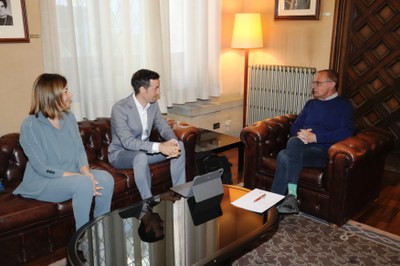Reunió del paer en cap, Miquel Pueyo, amb la junta de l’organització de la 34a Trobada Empresarial al Pirineu.