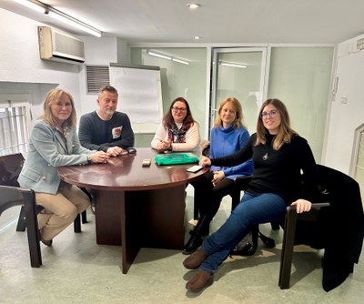La regidora de Persones Grans, Salut i Consum, Anna Miranda, es va reunir aquesta setmana amb la delegació de Lleida de l’Associació Celíacs de Catalunya per conèixer de primera mà els projectes i accions que estan duent a terme per al col·lectiu celíac.