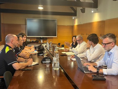 L'alcalde s'ha reunit avui amb comandaments de la Guàrdia Urbana i els Mossos d'Esquadra..