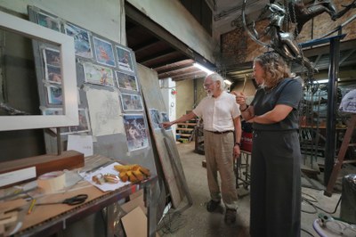 La visita s'emmarca dins d’una sèrie de trobades que la regidora durà a terme aquesta setmana als llocs de treball de diferents artistes plàstics i f….