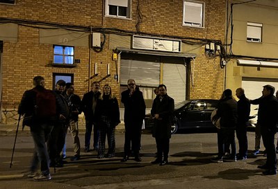 El paer en cap, Fèlix Larrosa, ha fet un recorregut nocturn pel barri del Secà amb els veïns i veïnes per detectar punts foscos al barri i veure una ….