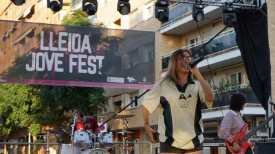 Elena, a l'escenari de la plaça Blas Infante.