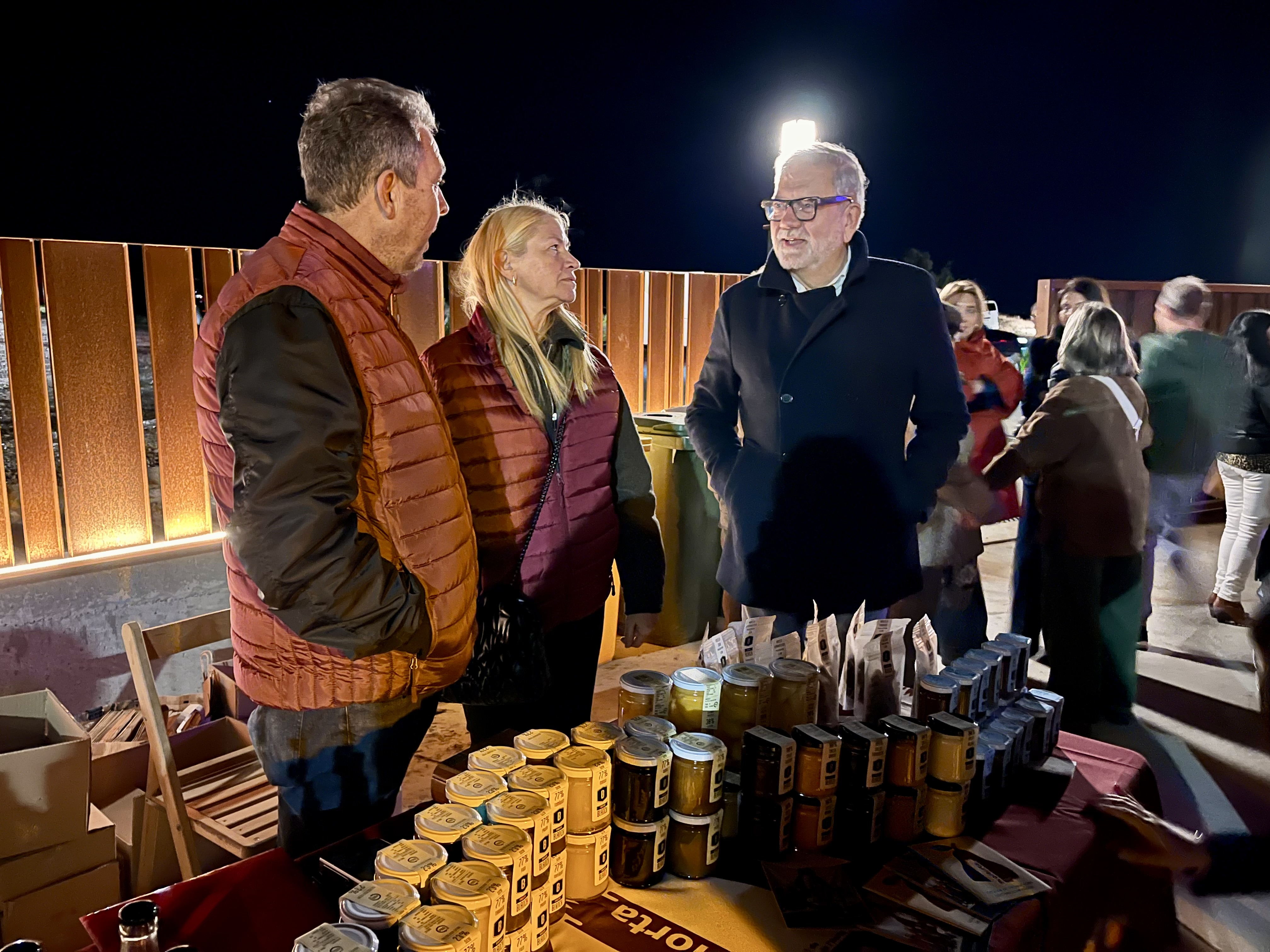 L'alcalde, Fèlix Larrosa, conversa amb productors de l'Horta