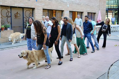 Els participants en l'acte han interactuat amb els gossos..